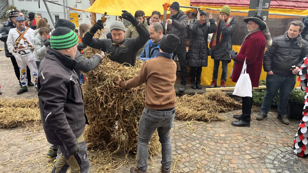 Strohbär Einbinden Empfingen Ringtreffen