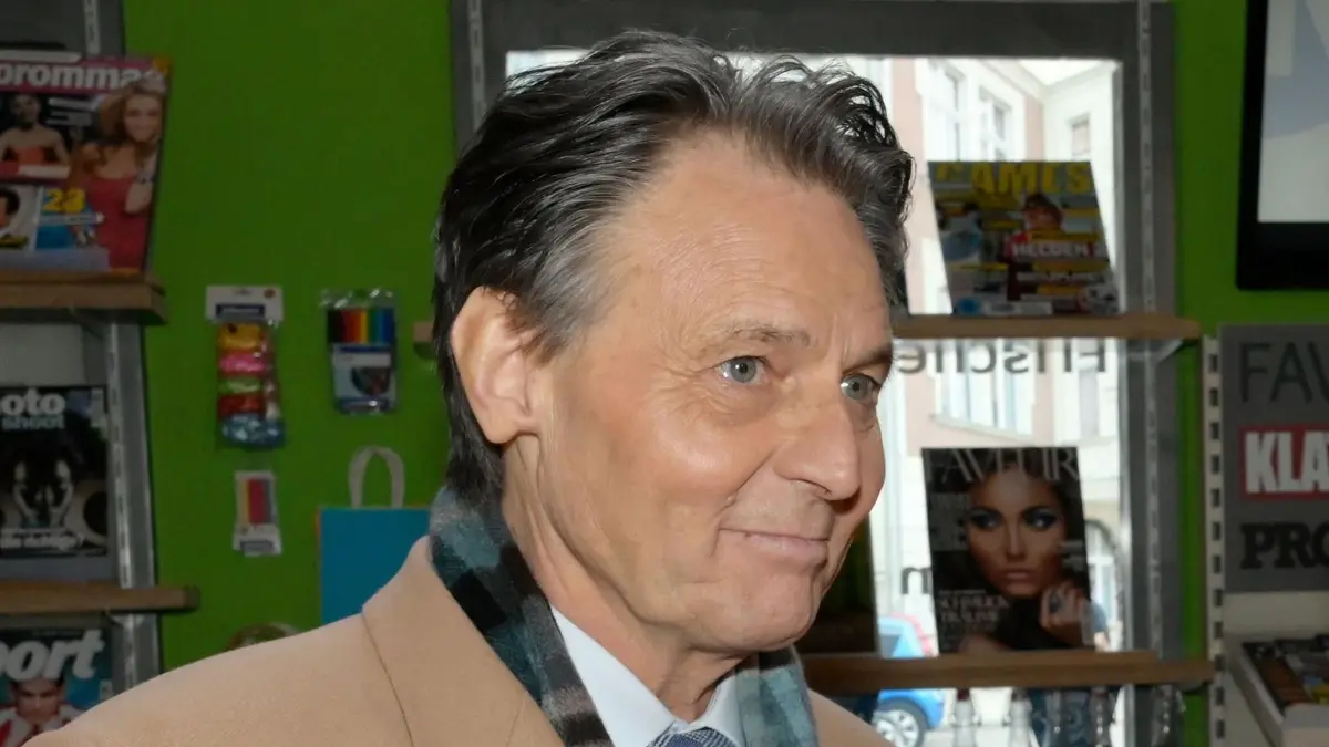 Jo Gerner (Wolfgang Bahro) feiert Geburtstag.