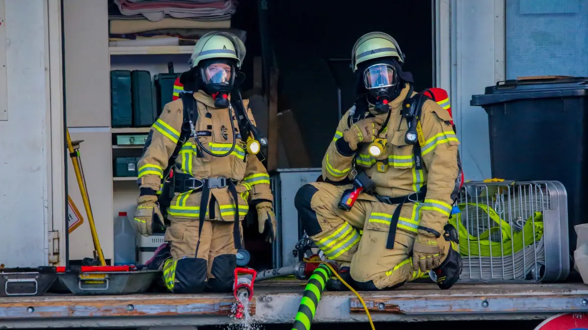Goeppingen: Brand einer Abzugsanlage - Feuerwehr im Einsatz: Am Montagmittag gegen 15:30 wurde die Feuerwehr Goeppingen in die Heinrich-Landererstrasse gerufen. In einer Abzugsanlage brannte es. Die Feuerwehr loeschte den Brand. Verletzt wurde niemand.
