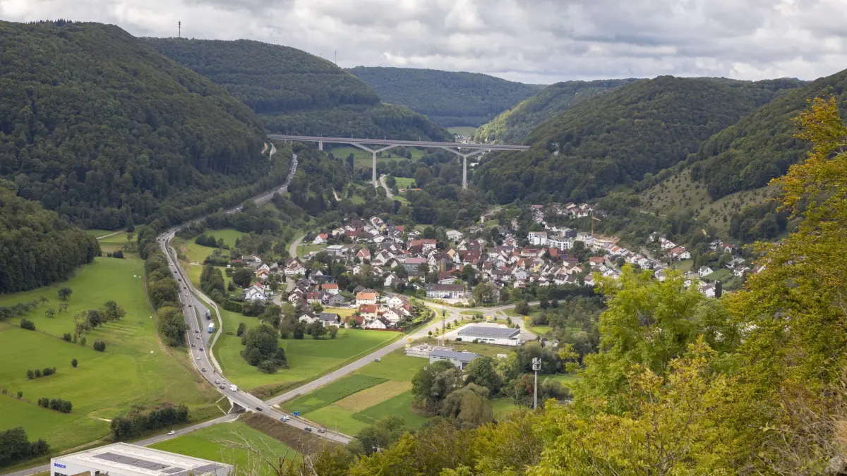 Wetter, Schmuckfoto - Blick von der Kreuzkapelle Gosbach Richtung Mühlhausen und Filstalbrücke