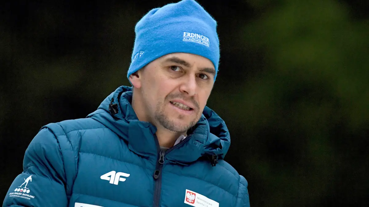 Biathlon, Weltcup, Männer, Sprint 10 km. Michael Greis, ehemaliger deutscher Biathlet, geht an der Strecke. Er traut Philipp Nawrath in dieser Saison noch viel zu. (zu dpa: «Greis: Nawrath kann Norwegens Biathleten weiter ärgern») +++ dpa-Bildfunk +++