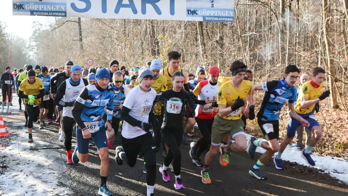 Hinterschweiger Jugend- und Jedermannlauf
Startschuß zum Lauf 2 - Wölpert Hauptlauf 10 km und Lauf 2 - Hinterschweiger Jugend-/Jedermannlauf 5 km.