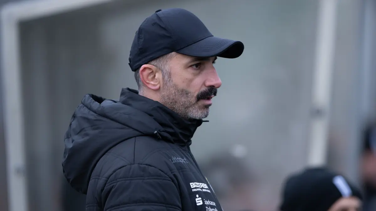 Murat Isik, (TSG Balingen, Trainer),
TSG Balingen vs. CFR Pforzheim, Fussball, Testspiel, , Saison 2025/2026, 01.02.2026,
Eibner-Pressefoto/Andreas Ulmer