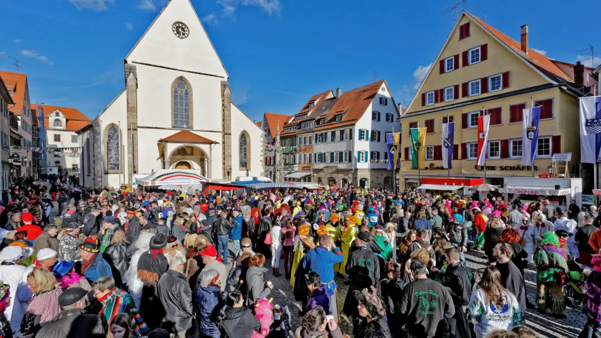 (ohne Überschrift): Vorsicht: Dieses Foto ist möglicherweise nur für den einstigen Verlag Schwäbisches Tagblatt verwendbar. Straßenfasnet Rottenburg
27.02.14 Bild: Metz