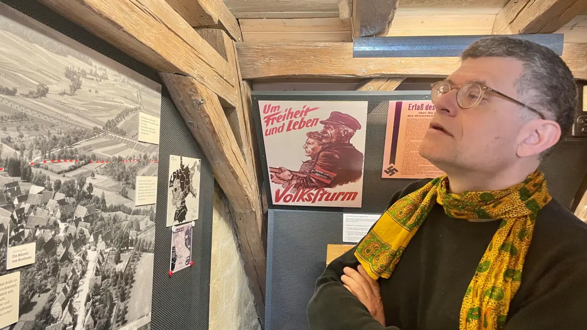 Esslinger theatergruppe zu Gast in der Erinnerungsstätte Brettheim. Hans Schultheiß‘ neues Stück „Der Brettheim Prozess“ ist eine Neufassung des 1995 von der WLB uraufgeführten „Die Männer von Brettheim“.