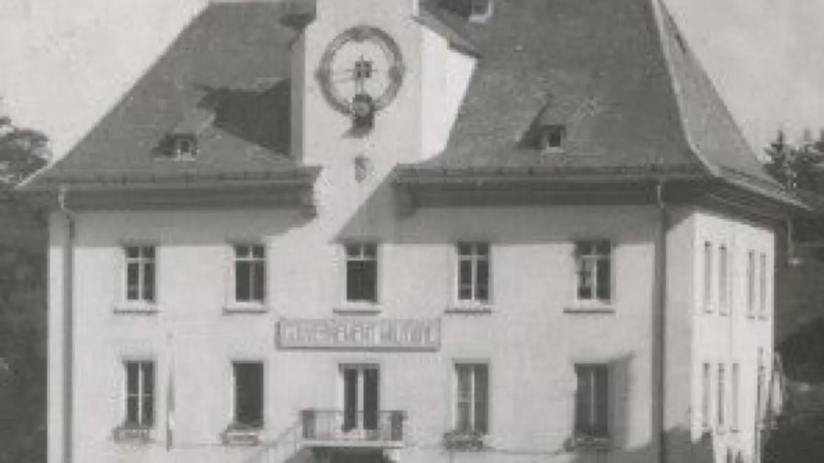 Rathaus Ehingen im Jahr 1945.