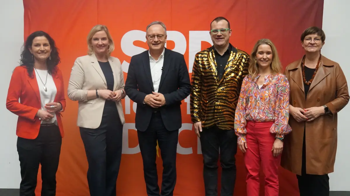 Von links: Daniela Steinrode, Dr. Bettina Ahrens-Diez, Andreas Stoch, die Kreisvorsitzenden Marius Thoy und Dr. Miriam Nagel sowie Saskia Esken.