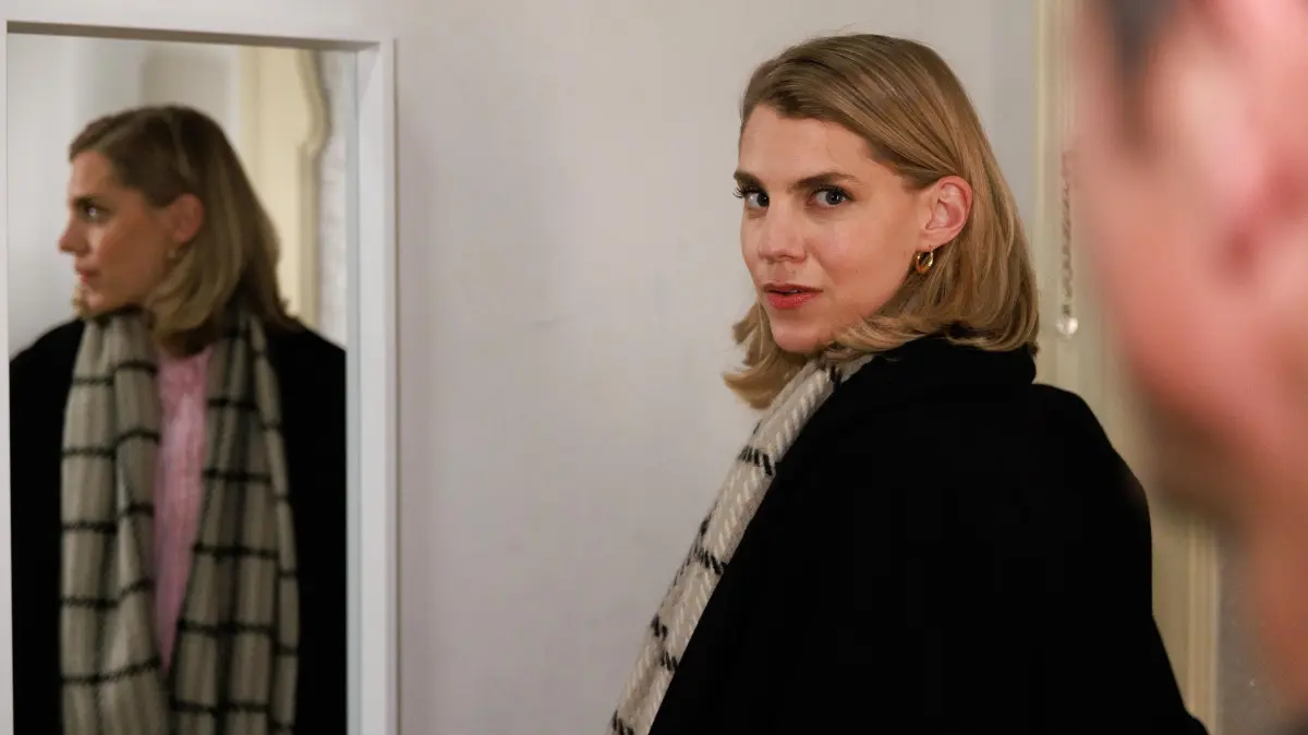 Stella (Bettine Langehein) ist bereit, alles zu tun, um ihren Vater zurückzubekommen.