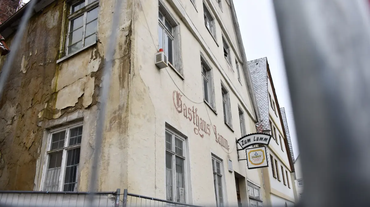 Das ehemalige Gasthaus Lamm am Alten Schulhof in Munderkingen ist seit kurzem abgesperrt. Sein Schicksal: ungewiss.