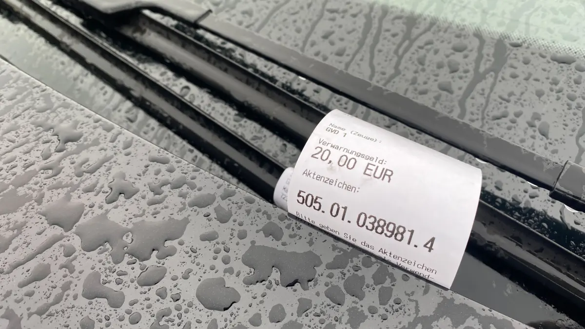 Das hat einen kleinen Einnahmeschub für die klamme Hechinger Stadtkasse gegeben: Annähernd ein Dutzend Knöllchen sind am Montag auf dem Firstparkplatz verteilt worden.