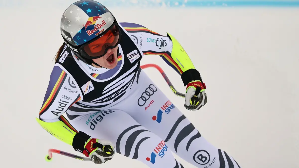 Emma Aicher: ARCHIV - 18.01.2026, Italien, Tarvisio: Ski alpin: Weltcup, Super G, Frauen: Die Deutsche Emma Aicher jubelt im Zielraum. (zu dpa: «Wer gewinnt bei Olympia Gold für Deutschland?») Foto: Marco Trovati/AP/dpa +++ dpa-Bildfunk +++