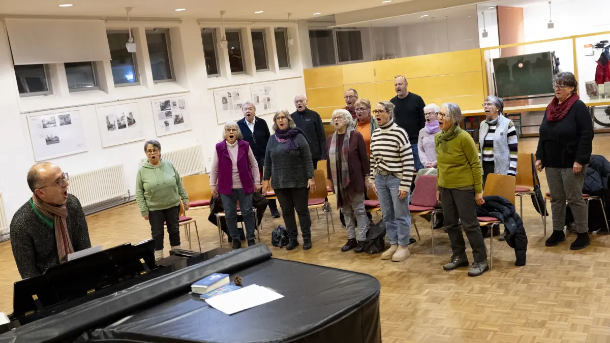 Serie - Kirchliche Ensembles, Kirchenensembles - Kantorei der evangelischen Kirchengemeinde Geislingen unter der Leitung von Bezirkskantor Thomas Rapp im Paulusgemeindezentrum