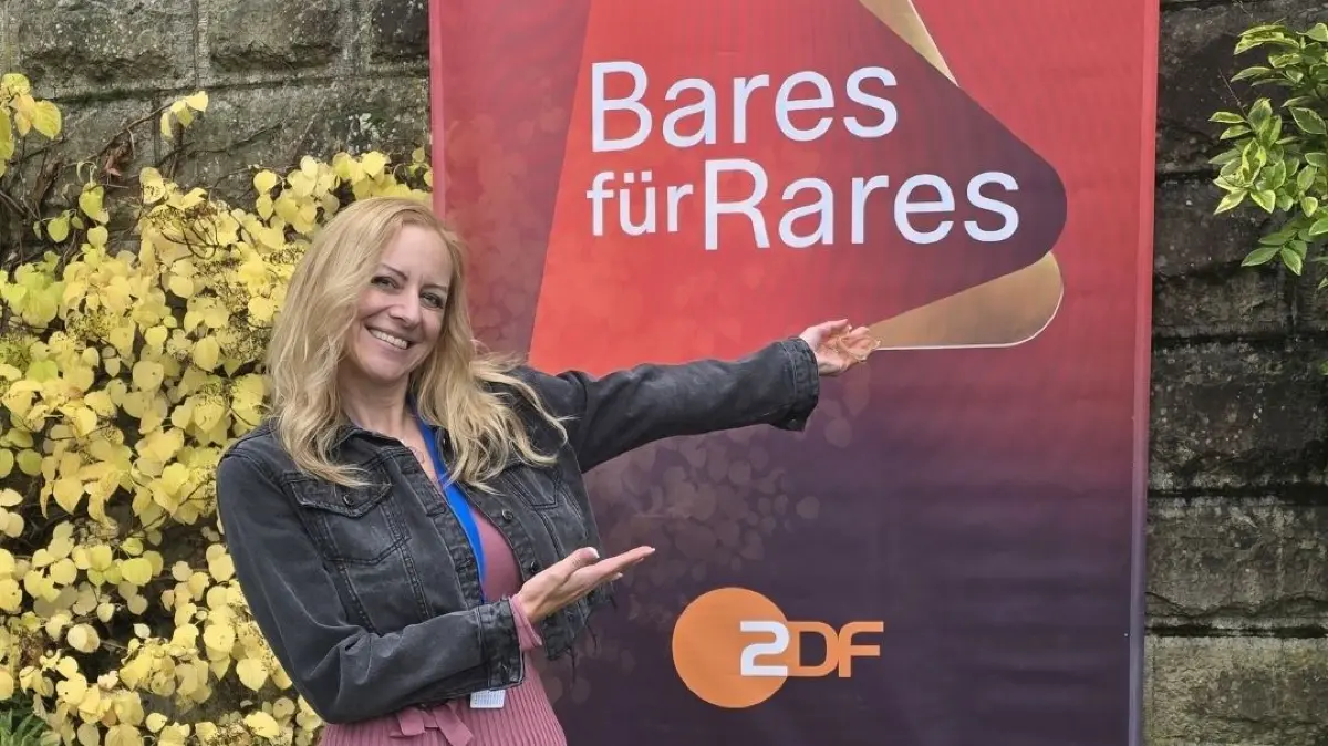 Annika Raßbach feiert ihr erstes Jahr als Expertin bei Bares für Rares.