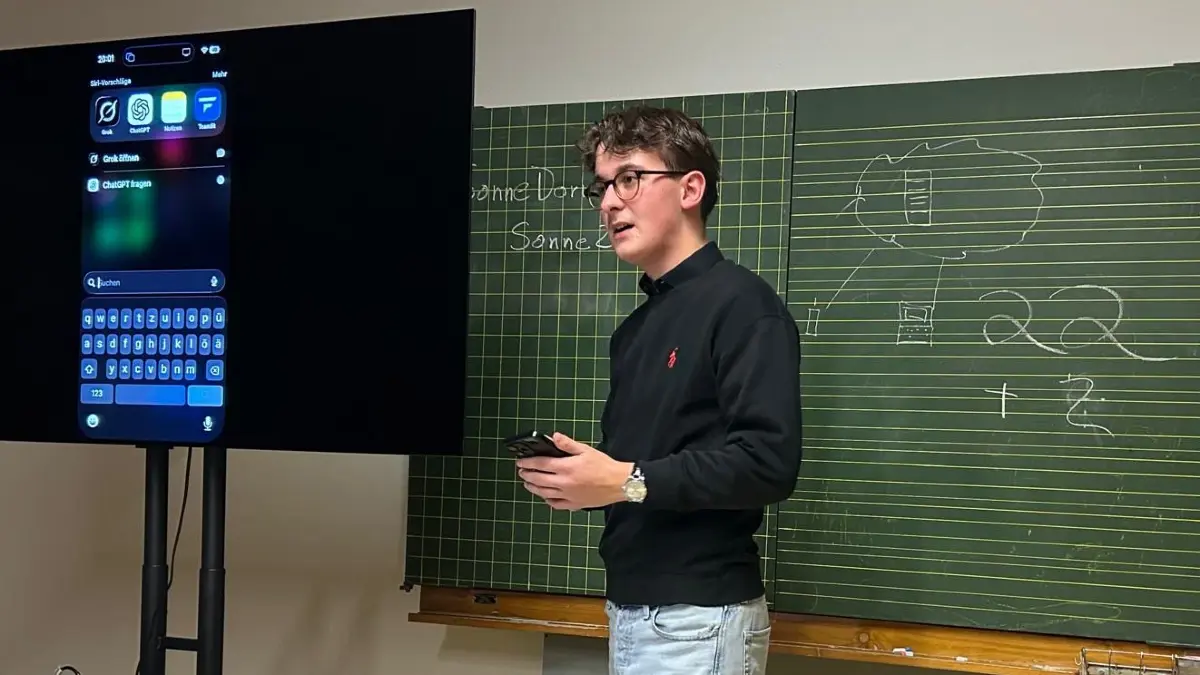 Vincent Schlaich referiert rund um die Sozialen Medien.