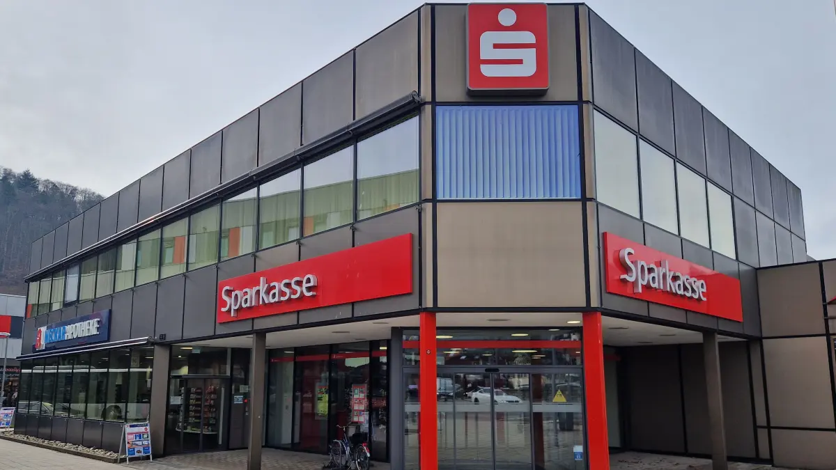 Wenn’s um Geld geht … Sparkasse? Beim Schließfach geht es eher um das eigene Risiko.