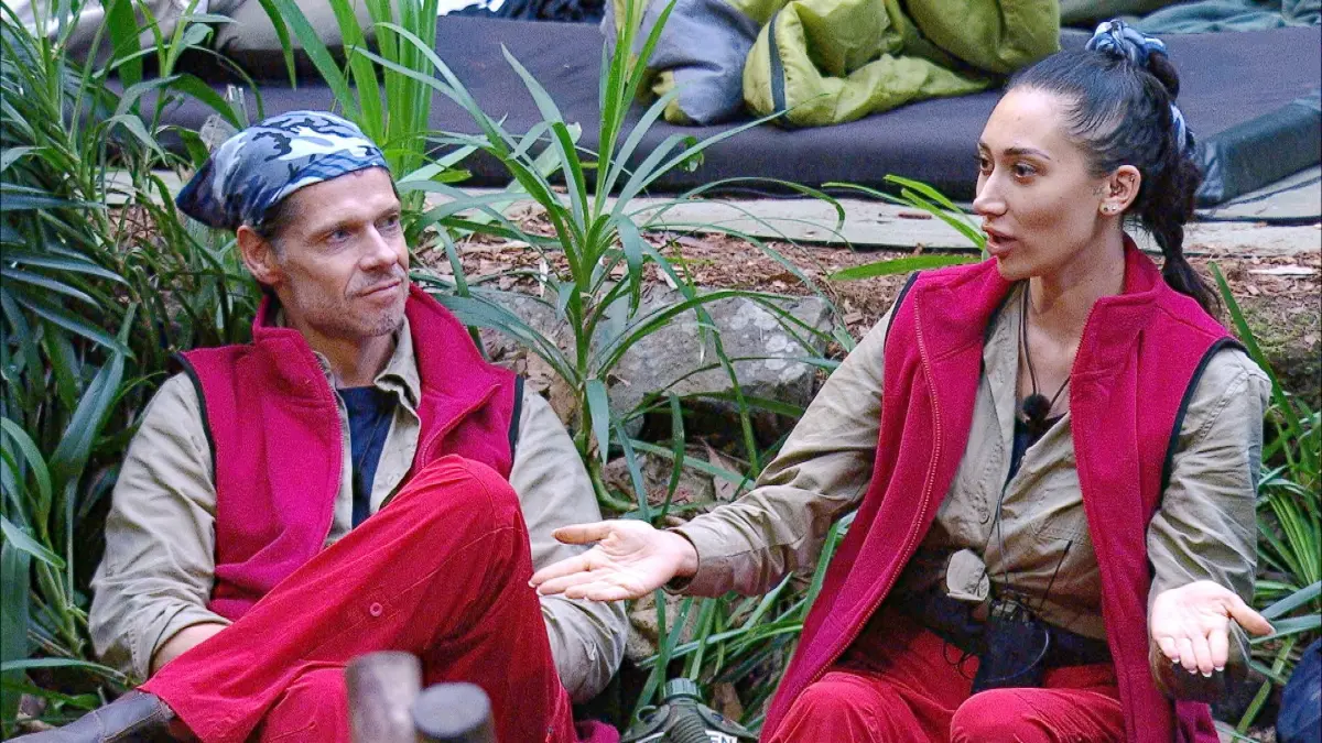 Die Promis kämpfen im „Dschungelcamp“ von RTL um 100.000 Euro. Doch nach und nach scheiden sie aus.