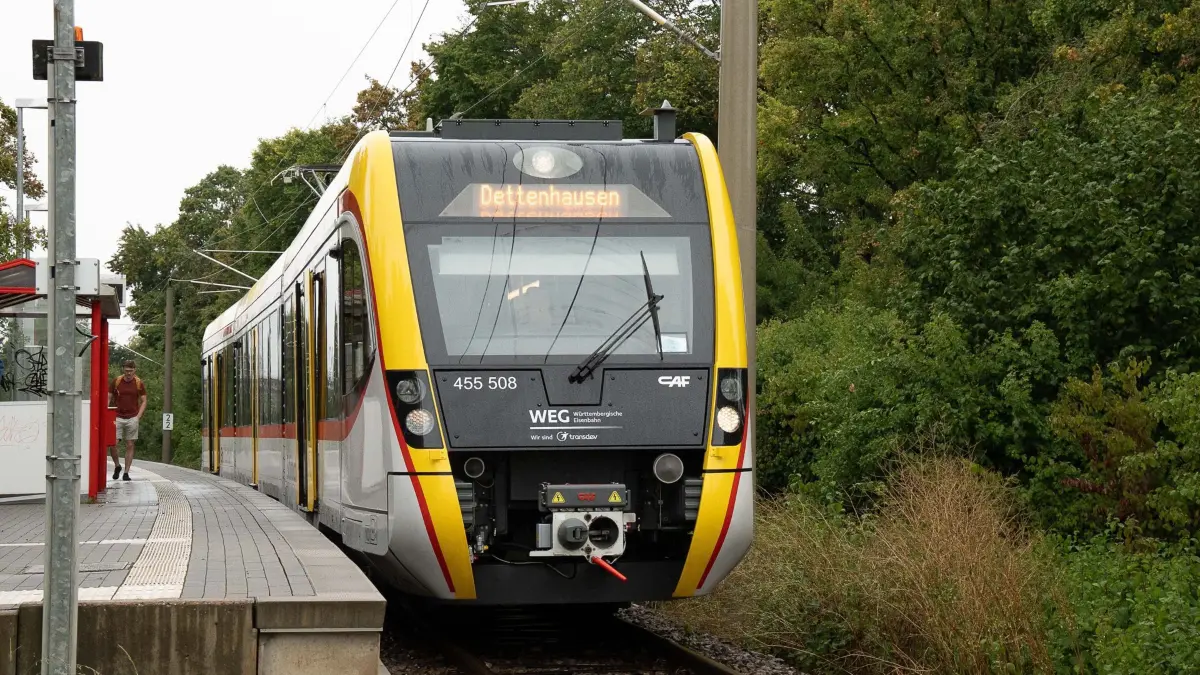 Die Schönbuchbahn faehrt weiter nach Dettenhausen, Test des Viertelunstunden-Takts mit der neuen Schönbuchbahn ab Holzgerlingen, 28.08.2025, Foto: Eibner-Pressefoto/Edward Cheung