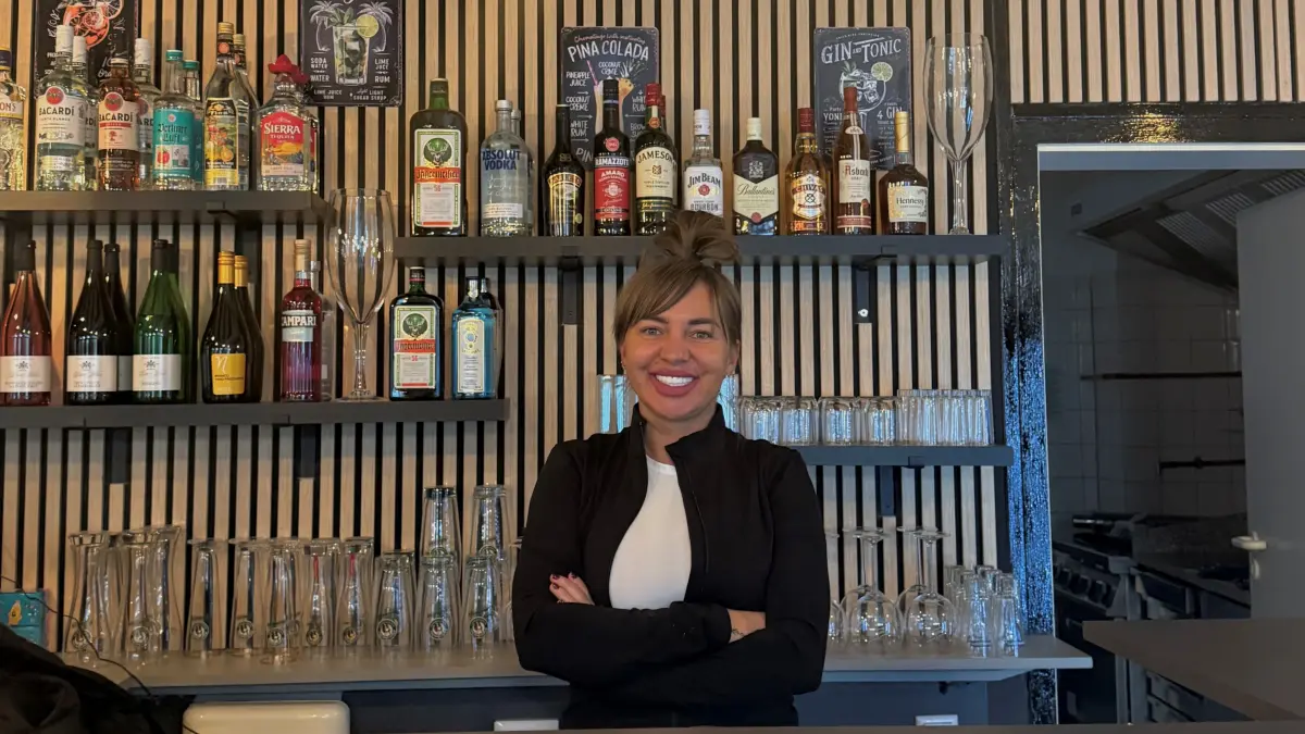 Caffe Aroma Betreiberin Alexandra Oros freut sich über die Eröffnung.
