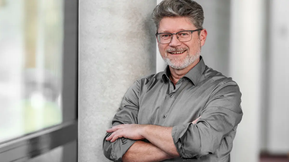 Thomas Hufnagl wurde Ende 2025 zum alleinigen Vorstand des bundes-weit tätigen Energieunternehmens ecoSWITCH AG sowie zum Ge-schäftsführer der GrünStrom Kirchberg GmbH ernannt. Letzteres Unter-nehmen führt er zusammen mit dem Bürgermeister von Kirchberg, Axel Rudolph.