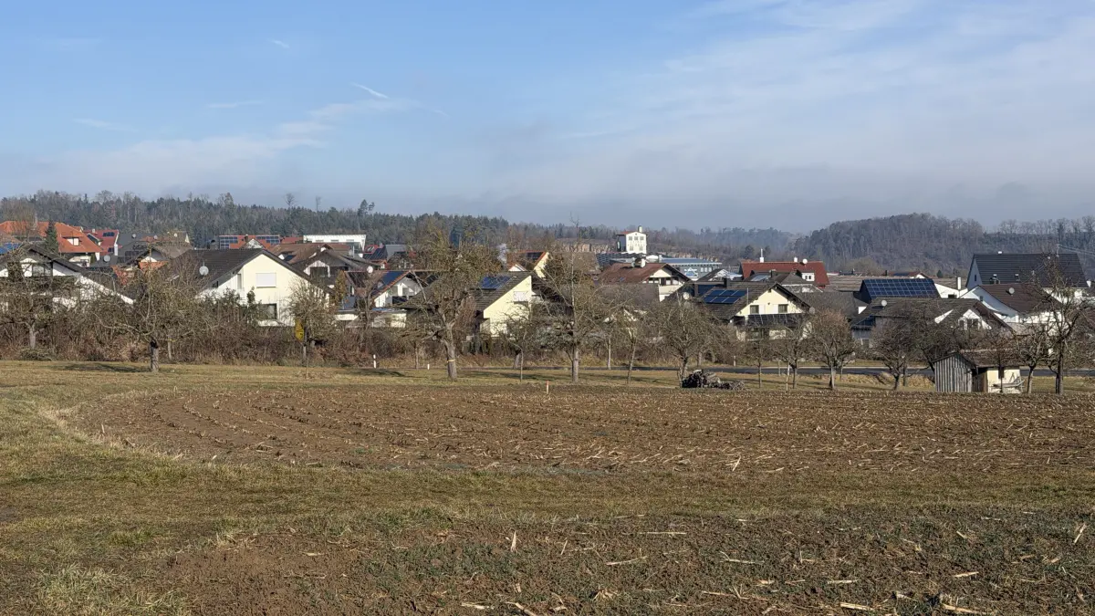 Auf diesem Feld bei Bietenhausen soll ein Funkturm entstehen.