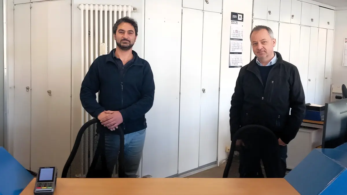 Birol Baykara (links) und Helmut Grabarits von KFZ Werkstatt Service Scheschowitz in Münsingen.