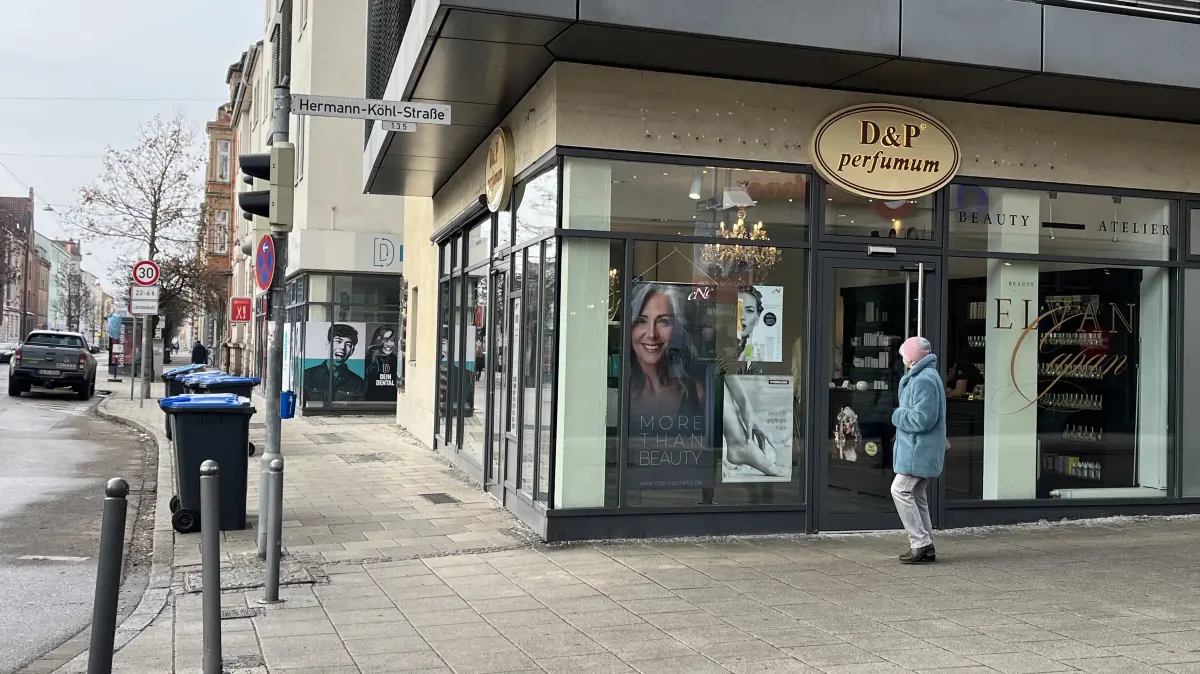 In die einstige Stadt-Apotheke am Rande des Neu-Ulmer Petrusplatzes ist neues Leben eingekehrt.