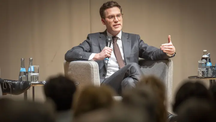 Manuel Hagel im SWP-Forum: Statt schriller Debatten lieber Probleme anpacken