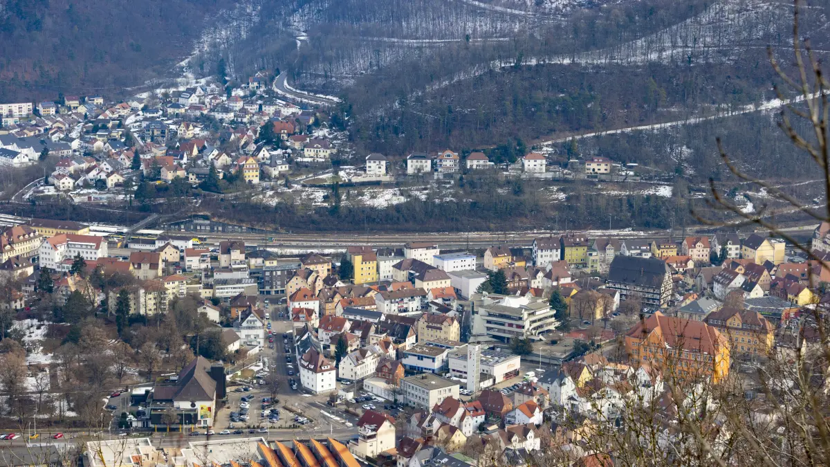 Sanierungsgebiet "Zwischen B10 und Bahnhofstraße" - Blick vom Ostlandkreuz auf die Stadt