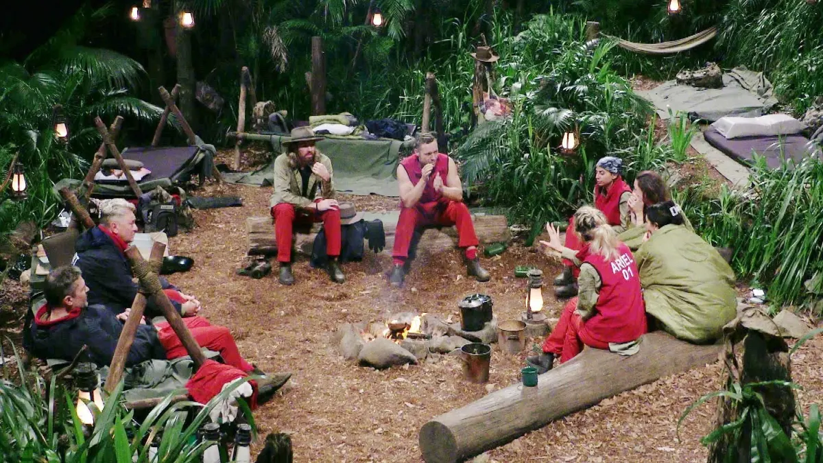 Die Promis kämpfen im „Dschungelcamp“ von RTL um 100.000 Euro. Doch nach und nach scheiden sie aus.