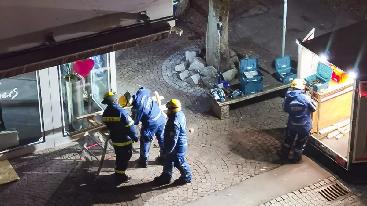 Geislingen, Fuzo, Bäckerei Mayers, THW sichert das Geschäft nach Einbruch