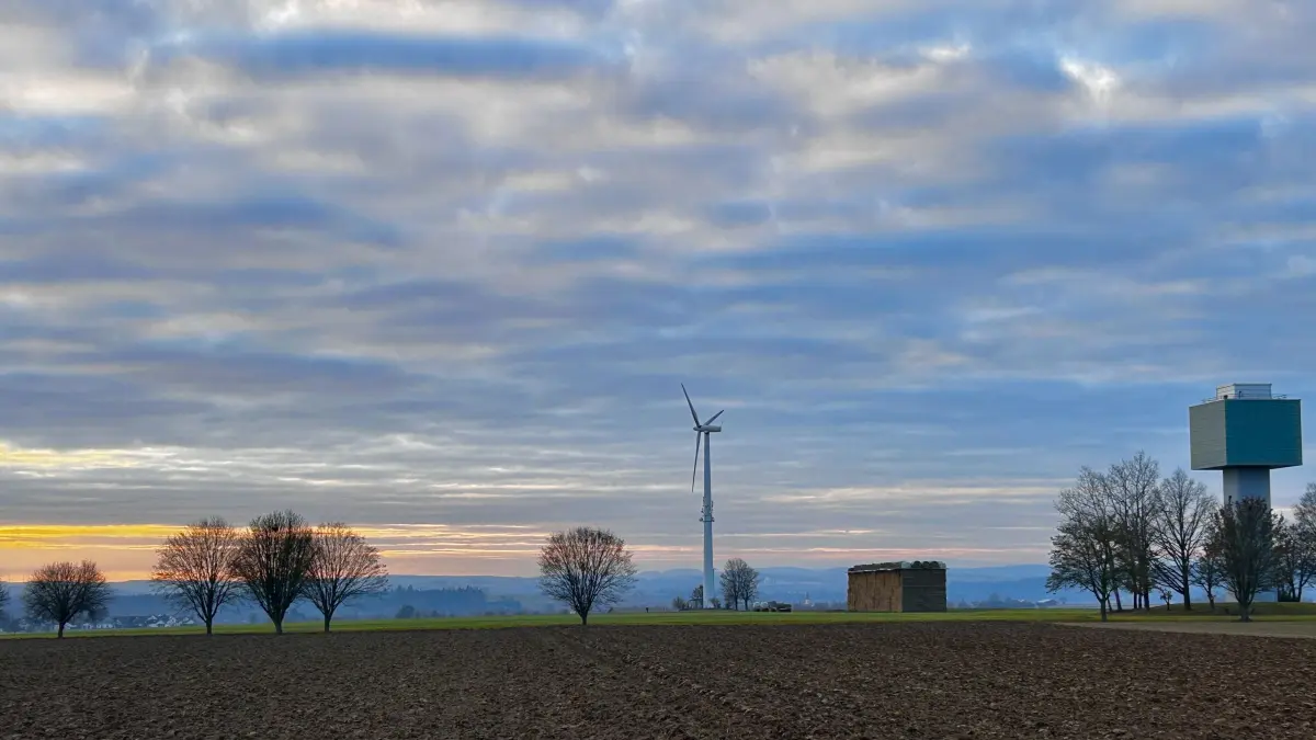 Windrad und Wasserturm Eckenweiler Weitingen