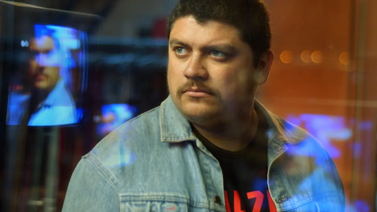 Horacio Camandule als Supermarktdetektiv im Film Gigante