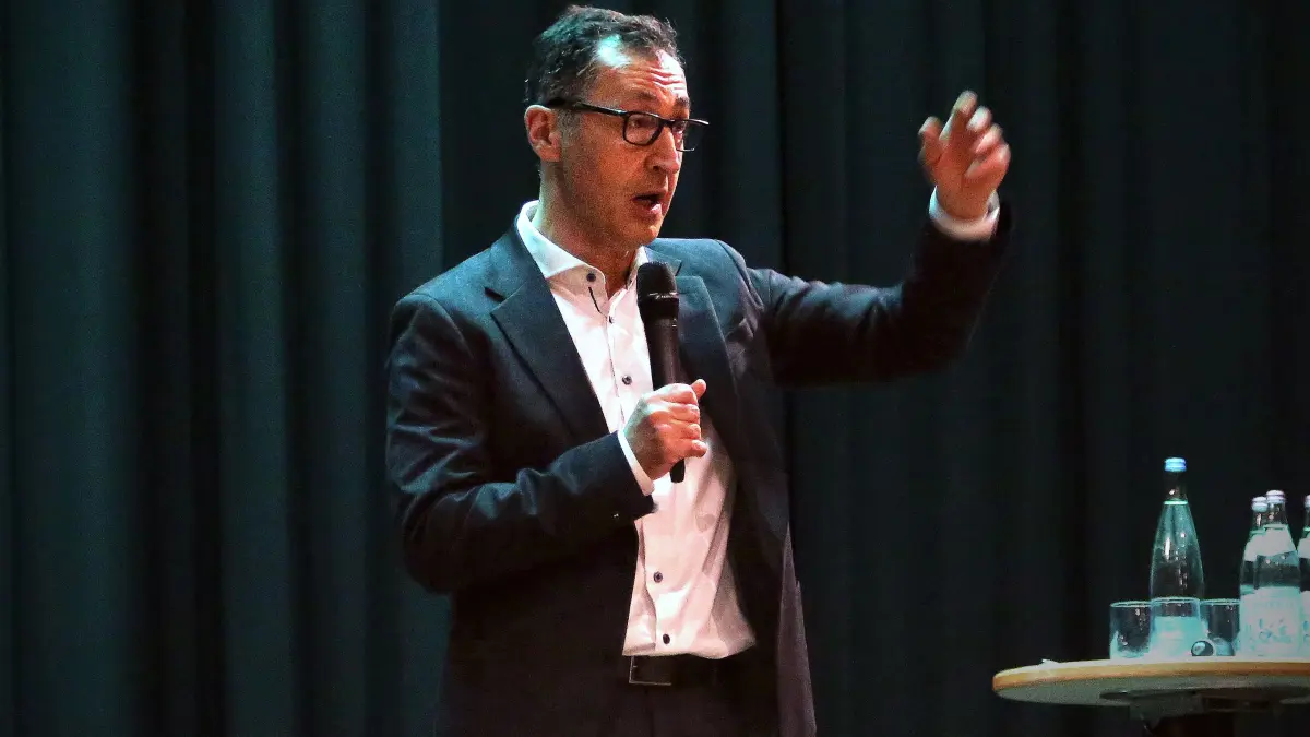 Cem Özdemir in der Rottenburger Festhalle