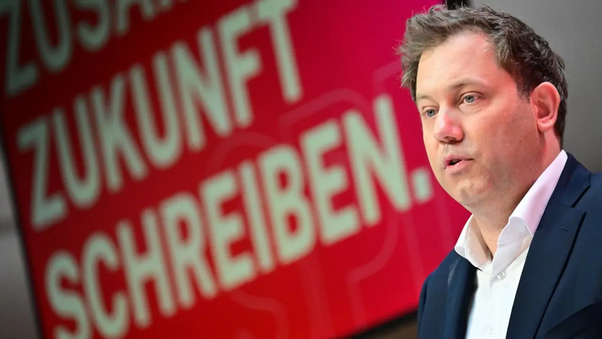 Jahresauftaktklausur des SPD-Vorstands: 07.02.2026, Berlin: Lars Klingbeil, Vorsitzender der SPD, spricht spricht wŠhrend der Jahresauftaktklausur des SPD-Parteivorstands unter dem Motto ÇZusammen Zukunft SchreibenÈ im Willy-Brandt-Haus. Foto: Sebastian Christoph Gollnow/dpa +++ dpa-Bildfunk +++