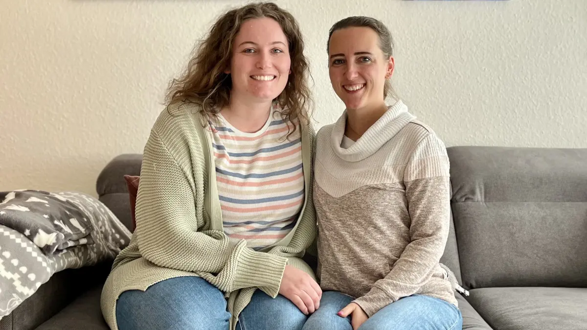 Tanja Sauer (links) und Katharina Berndt haben eine Selbsthilfegruppe für Trauernde etabliert.