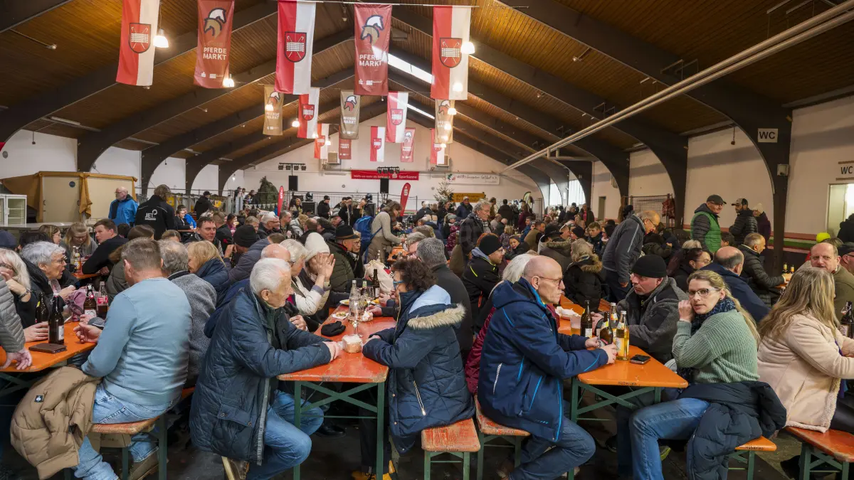 88. Gaildorfer Pferdemarkt Markt Körhalle
