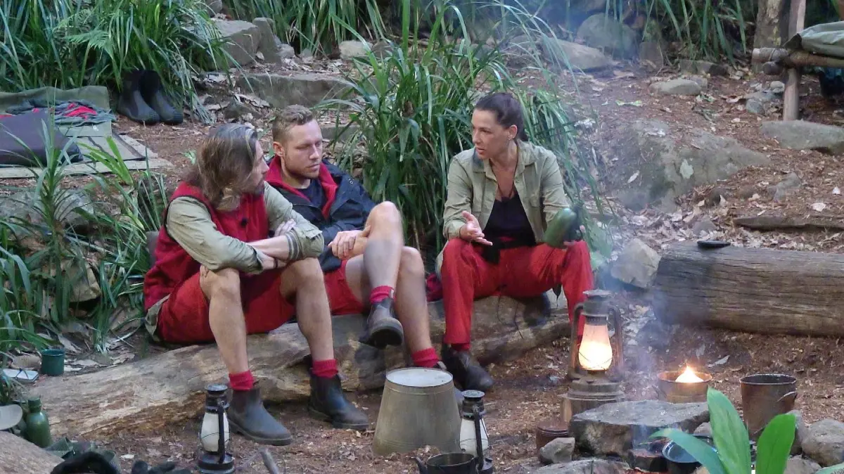 Die Promis kämpfen im „Dschungelcamp“ von RTL um 100.000 Euro. Doch nach und nach scheiden sie aus.