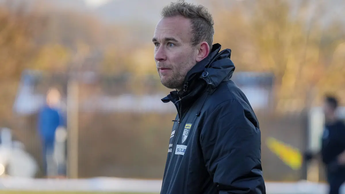 Philipp Wolf (TSG Balingen Fußball II,Trainer) ,
SG Empfingen vs. TSG Balingen Fußball II, Fussball, Landesliga 3, 17.Spieltag, 2025/2026, 22.11.2025,
Foto: Eibner-Pressefoto/Daniele La Rocca