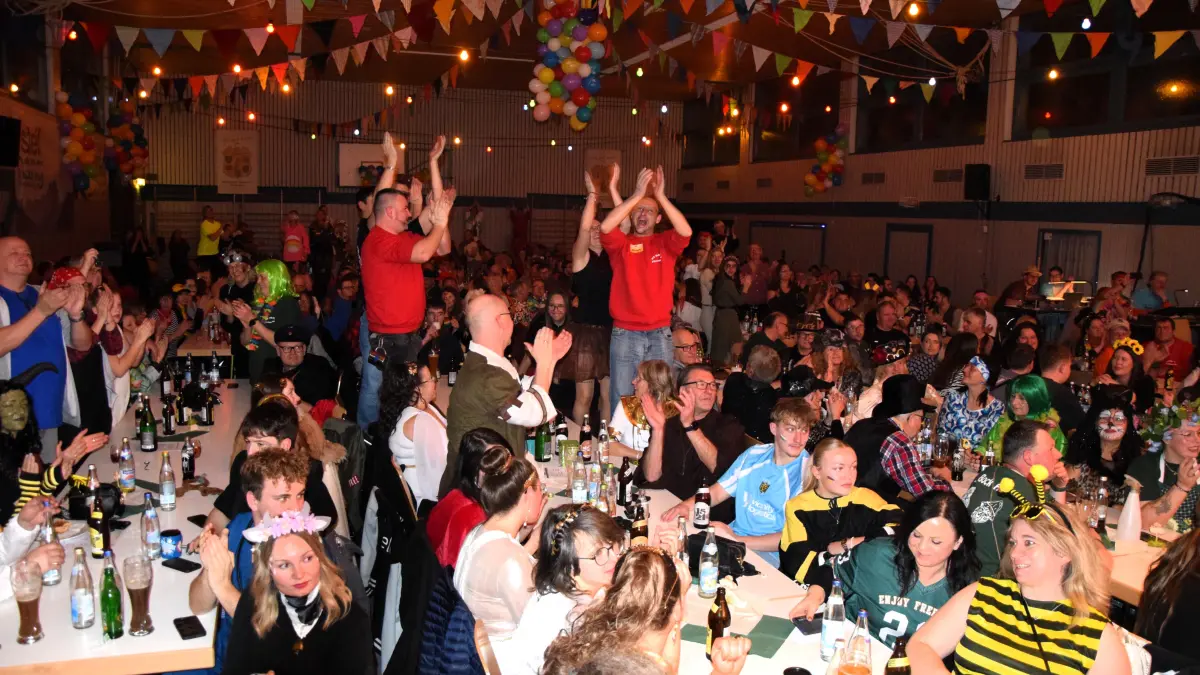 Beim ersten Auftritt der Guggamusik bebte der Saal. Eine Fortsetzung ist erwünscht.