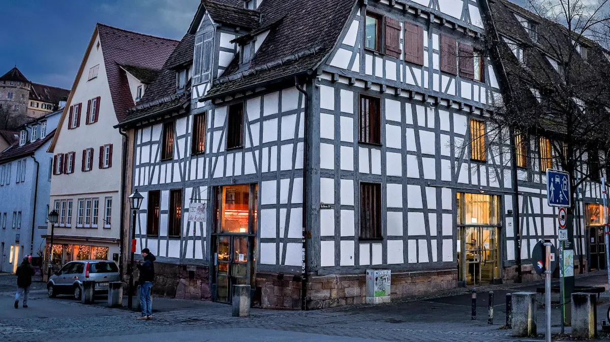 Wichtiges Gebäude am Eingang zur Altstadt: Die Tübinger Kelter schließt im Mai zunächst. Wie es dann weitergeht, entscheiden Fachleute aus der Stadt. Innenstadt Altstadt Gastronomie Bild: Eike Freese