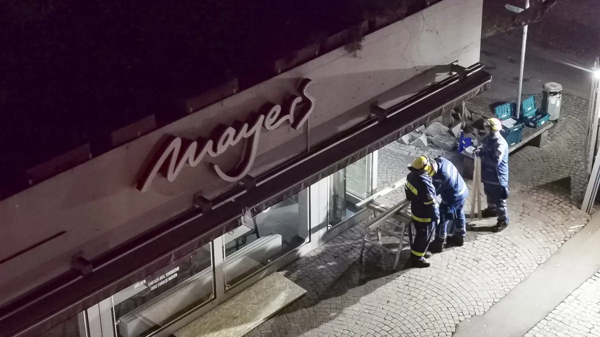 Geislingen, Fuzo, Bäckerei Mayers, THW sichert das Geschäft nach Einbruch