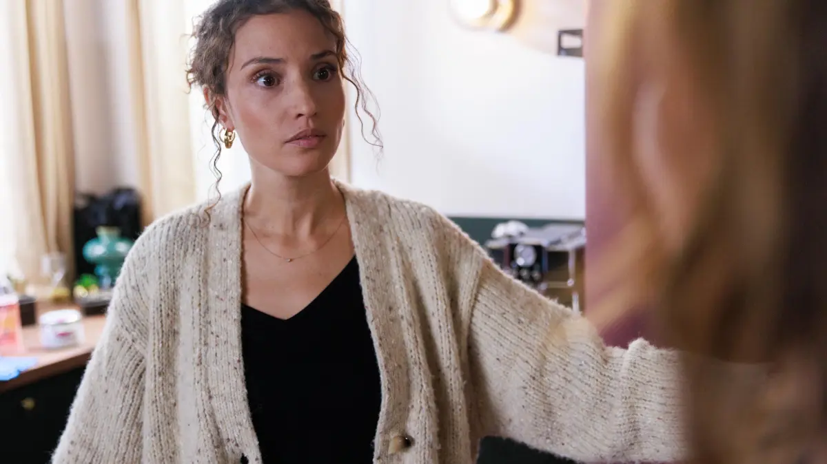 Naomi (Nadine Menz) zieht einen Schlusstrich (Bild aus Folge 7808).