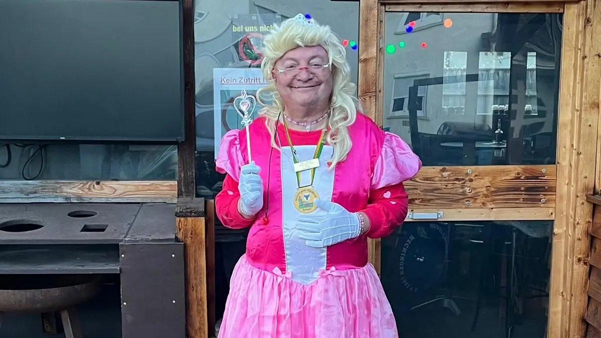 Als Prinzessin Peach wird Klaus ("Schlappsen") Jetter am Freitagabend beim Hudelgai-Bätscher-Ball die Bühne in der Stadthalle "Museum" betreten.