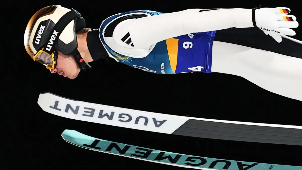 Olympische Winterspiele 2026: 10.02.2026, Italien, Predazzo: Olympia, Olympische Winterspiele Mailand Cortina 2026, Ski nordisch/Skispringen, Team, Mixed, Probedurchgang, Philipp Raimund (Deutschland) in Aktion. Foto: Daniel Karmann/dpa +++ dpa-Bildfunk +++