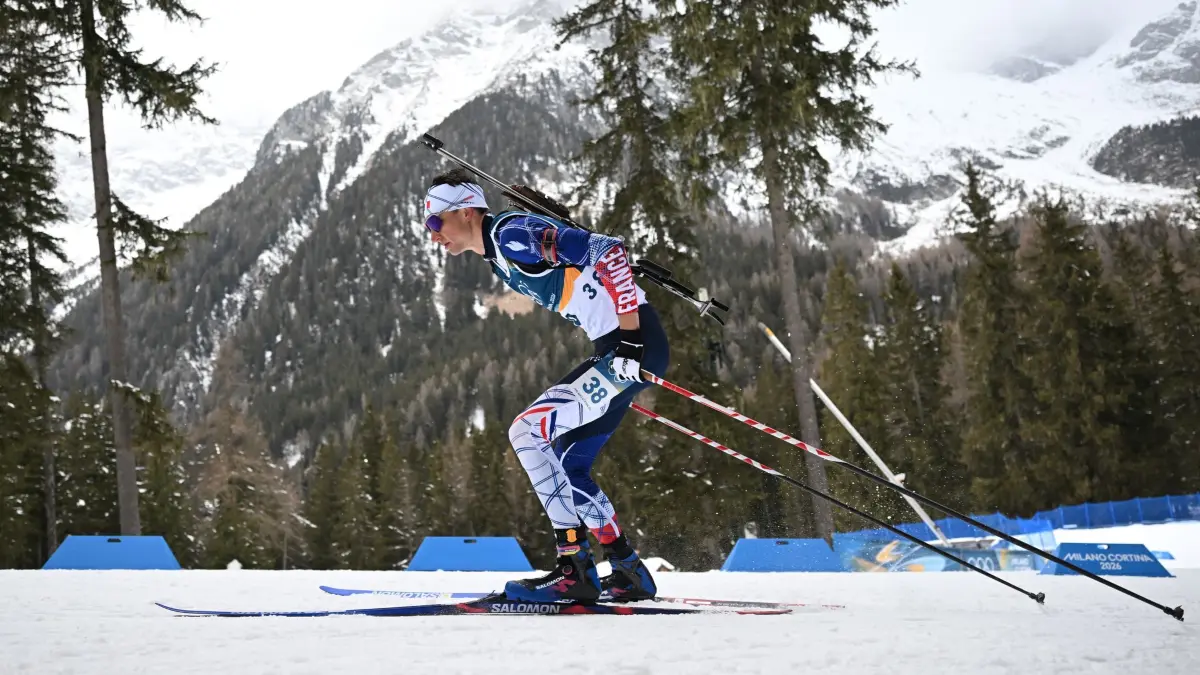 Olympische Winterspiele 2026: 10.02.2026, Italien, Antholz: Olympia, Olympische Winterspiele Mailand Cortina 2026, Biathlon, Einzel 20 km, Männer, Eric Perrot aus Frankreich ist auf der Strecke unterwegs. Foto: Hendrik Schmidt/dpa +++ dpa-Bildfunk +++