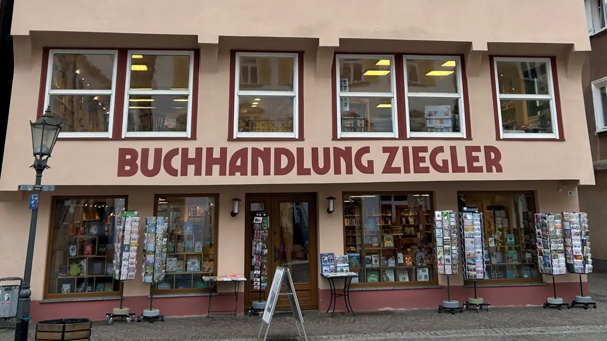 Altstadt-Serie, Altstadtserie - Folge 22 - Buchhandlung Ziegler - Hereinspaziert: Einladend wirkt das geschmackvoll restaurierte Gebäude mit der Buchhandlung Ziegler.
