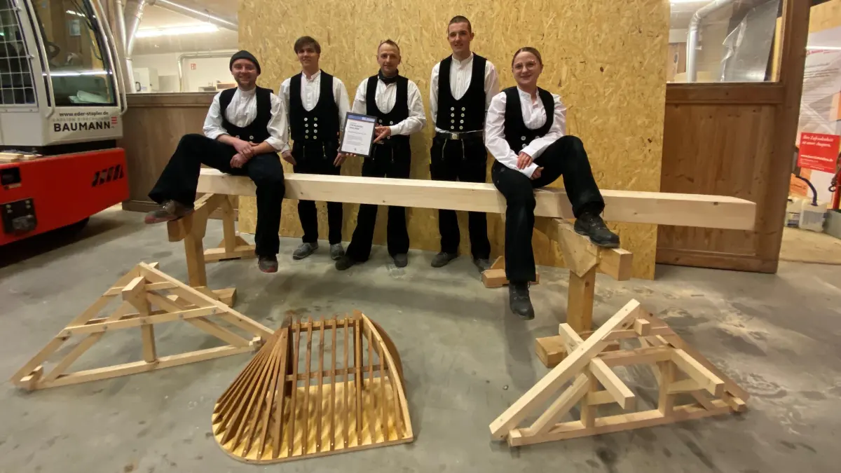 Azubis bei Holzbau Bückle in Ringingen