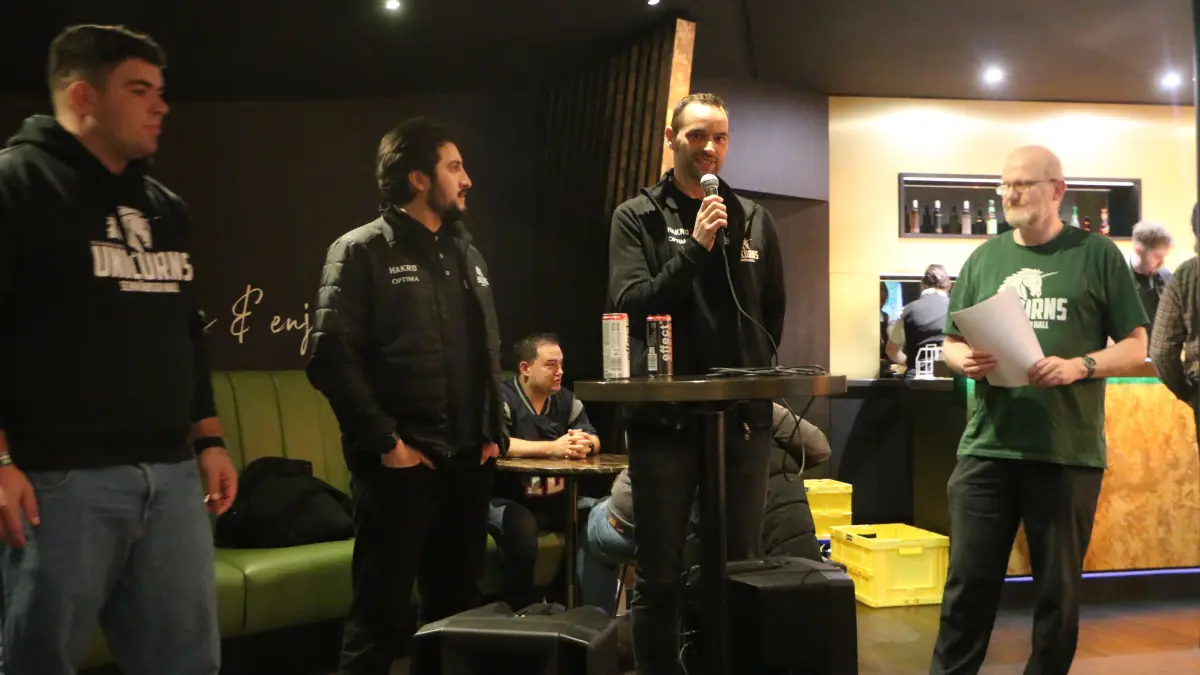 Beim Fantalk der Unicorns im Cinecity (von links): Pascal Dürr (Spieler), Gabriel Landa (Assistenztrainer), Felix Brenner (Cheftrainer) und Moderator Georg Schiele.