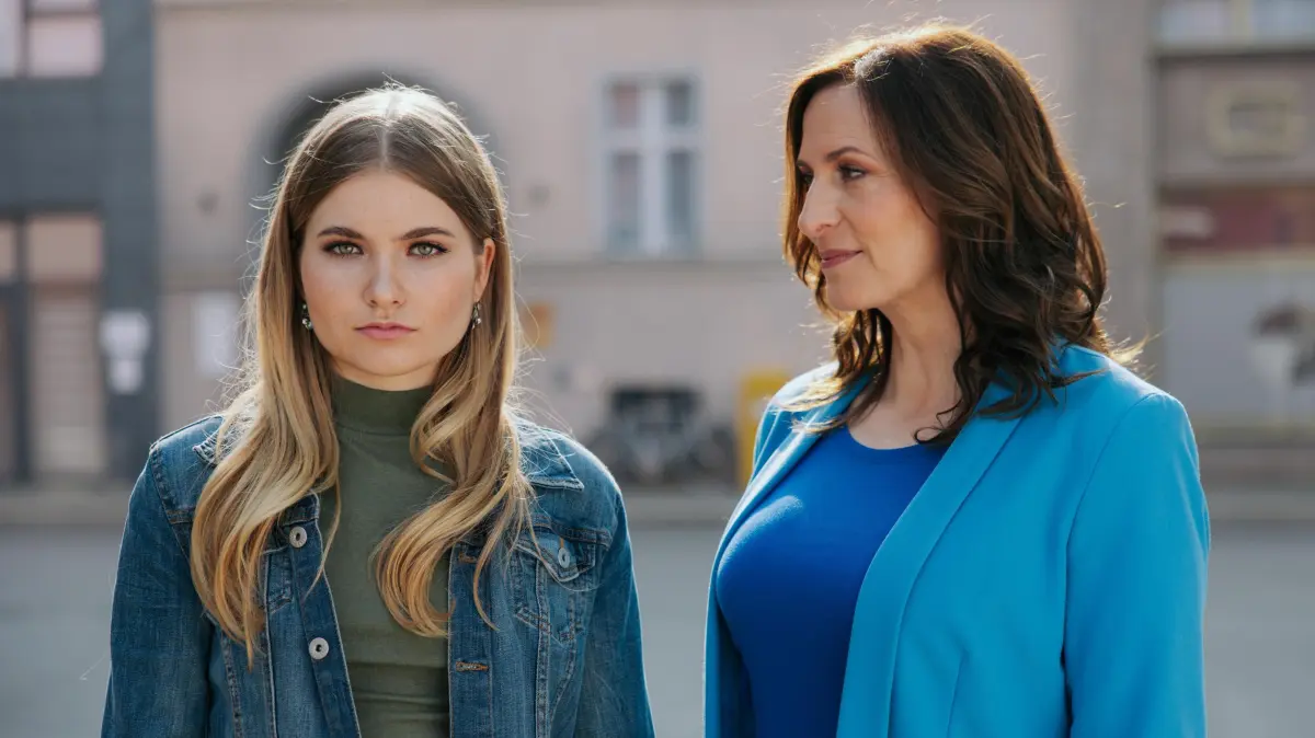 Johanna (Charlott Reschke) ist Katrins jüngste Tochter.