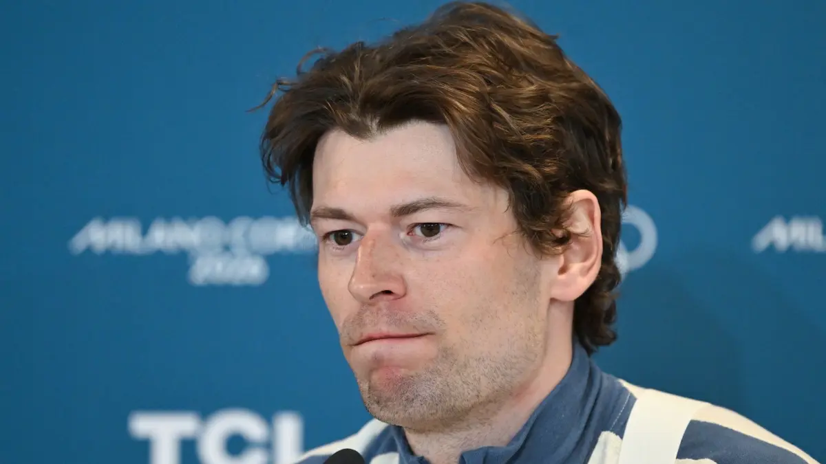 Olympische Winterspiele 2026: 10.02.2026, Italien, Antholz: Olympia, Olympische Winterspiele Mailand Cortina 2026, Biathlon, Einzel 20 km, Männer, der Drittplatzierte Sturla Holm Laegreid aus Norwegen spricht auf einer Pressekonferenz. Foto: Hendrik Schmidt/dpa +++ dpa-Bildfunk +++